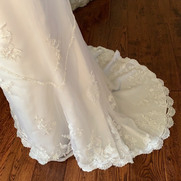 Alfred Angelo wedding dress size 4 - Picture 7 of 14